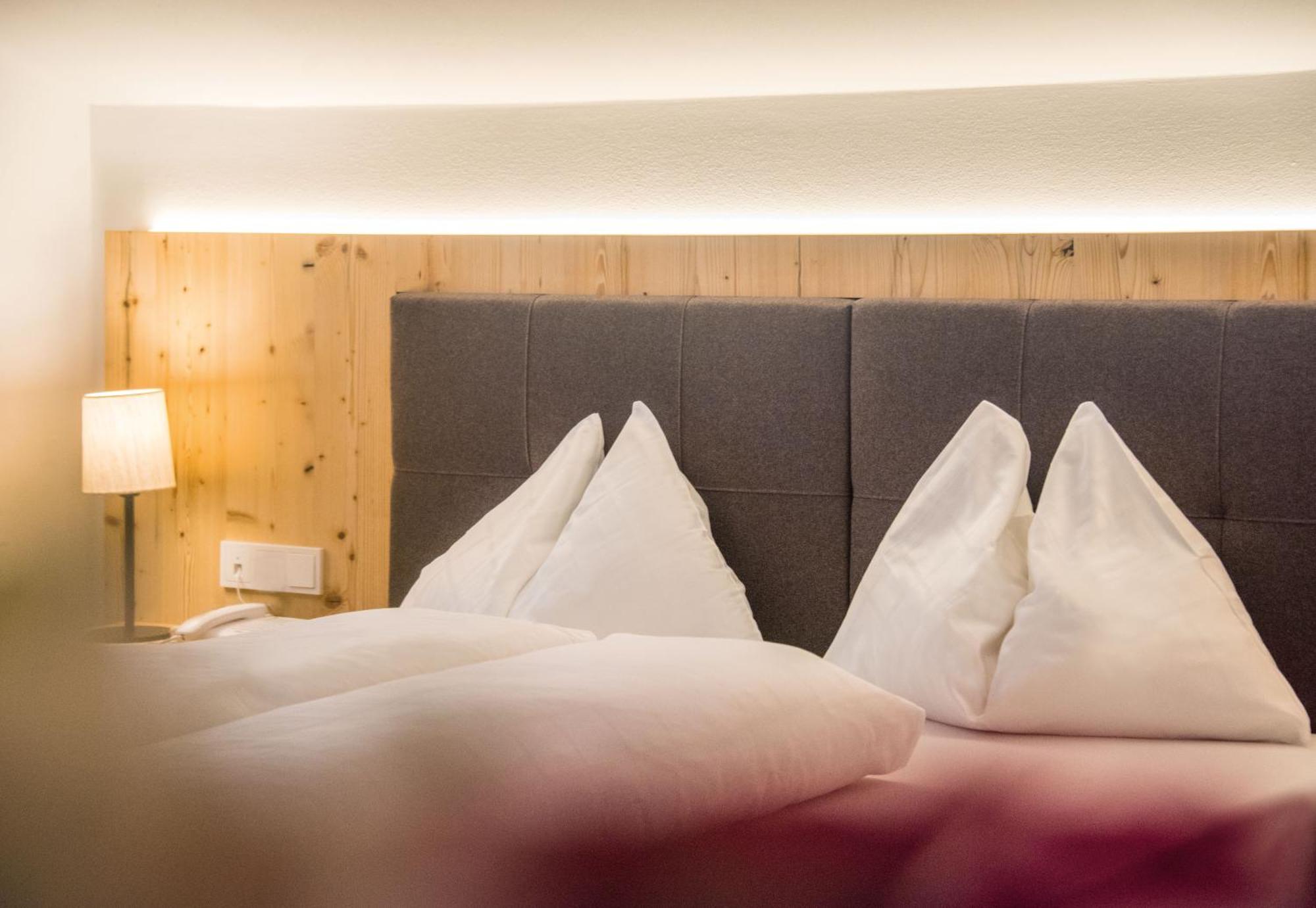 Hotel Fronza - Your Hike & Mountain Home لوتاغو الغرفة الصورة